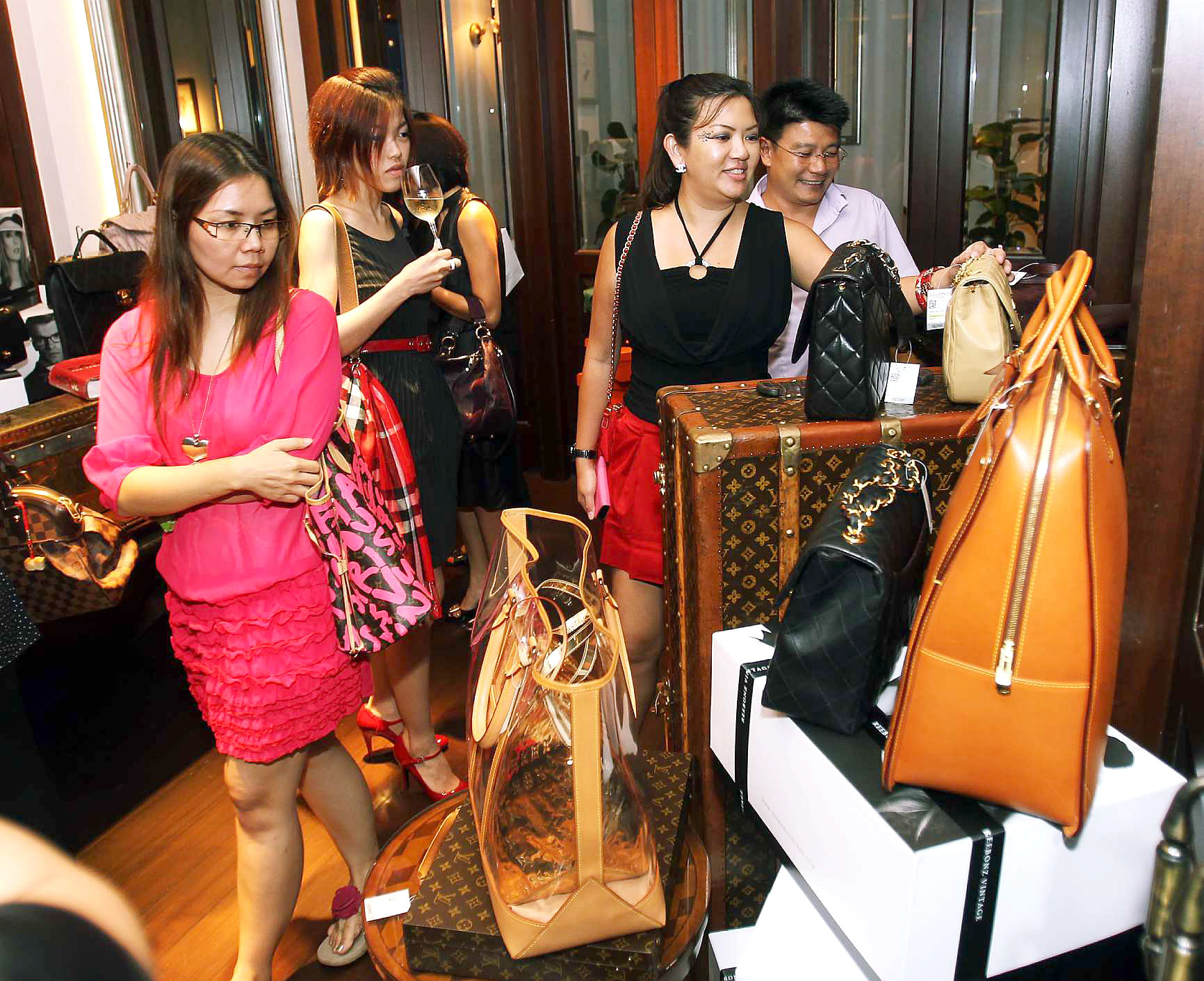 Crocodile-skin handbag sells for a record $222,912