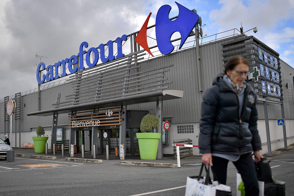 Luxury billionaire Arnault sells out of retailer Carrefour