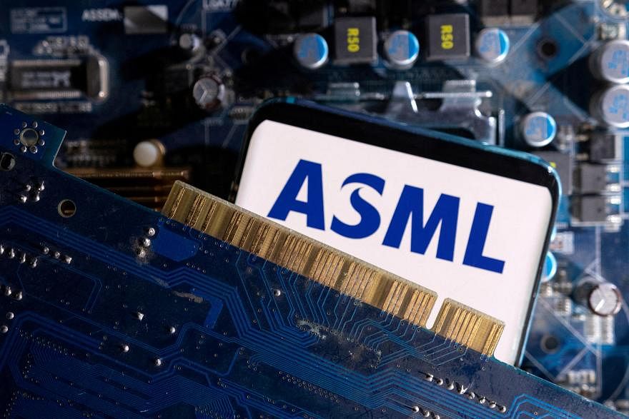 ASML reports thirdquarter net profit of 1.9 billion euros, sees 2024 sales flat, Companies