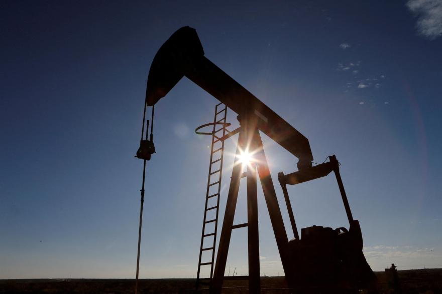 Oil settles up, records weekly gain on Middle East tensions