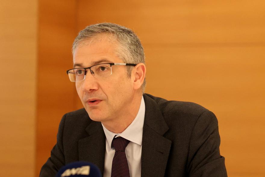 Basel watchdog urges banks to get on with implementing rules Basel watchdog urges banks to get on with implementing rules