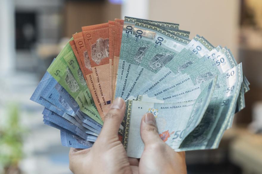 Malaysia PM says ringgit’s fall to 26-year low ‘concerning’