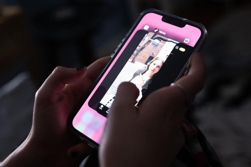 Florida lawmakers push to ban social media for children under 16