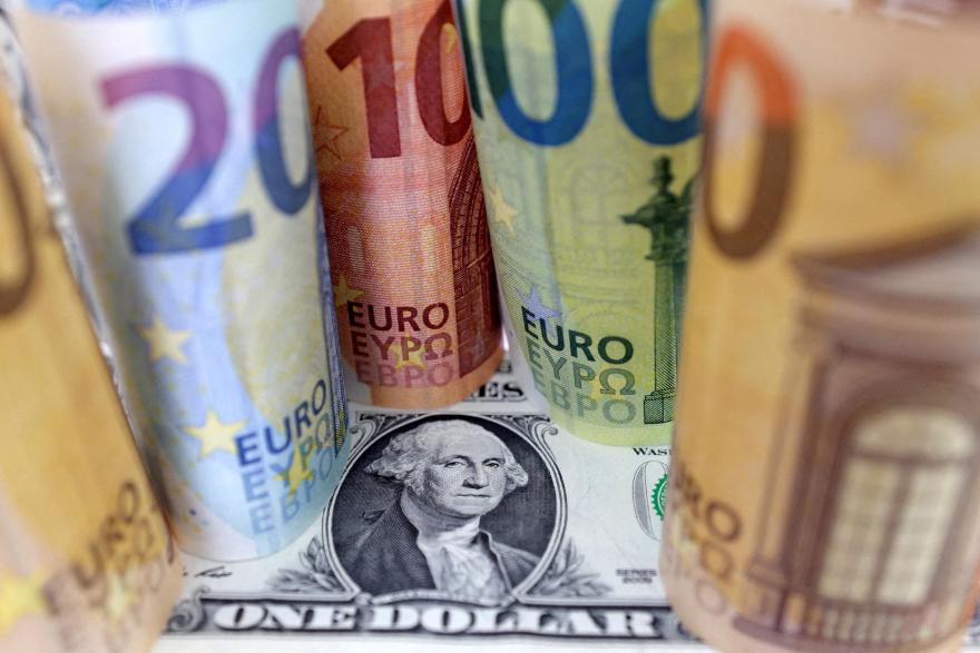 Euro, pound edge up at start of busy week ahead for investors