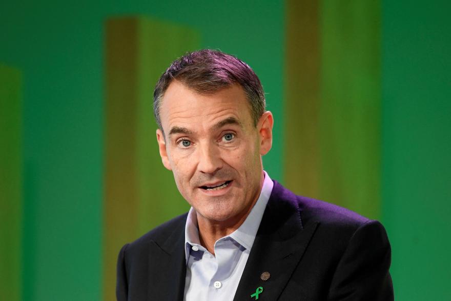 BP claws back £1.8 million from former CEO Looney’s 2023 pay BP claws back £1.8 million from former CEO Looney’s 2023 pay