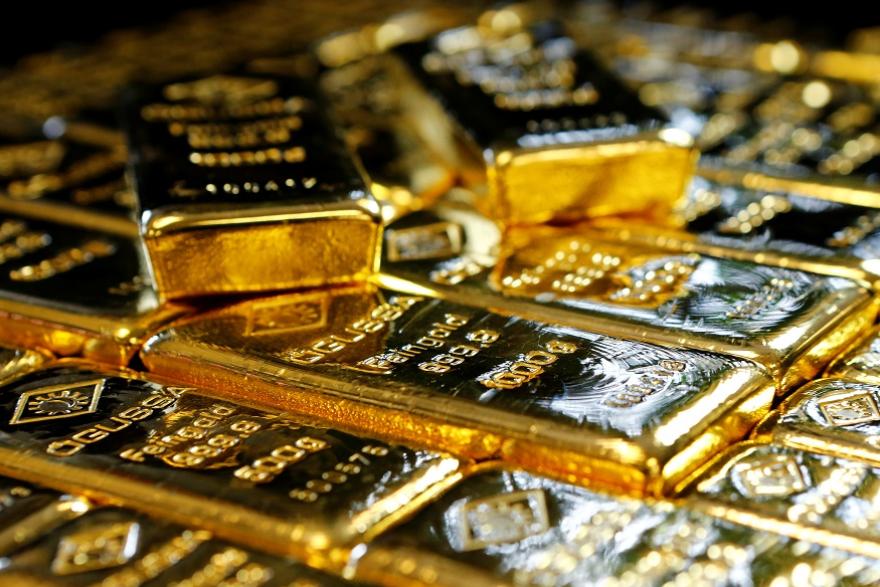 Gold prices retreat from historical highs, but analysts still bullish about near-term outlook Gold prices retreat from historical highs, but analysts still bullish about near-term outlook
