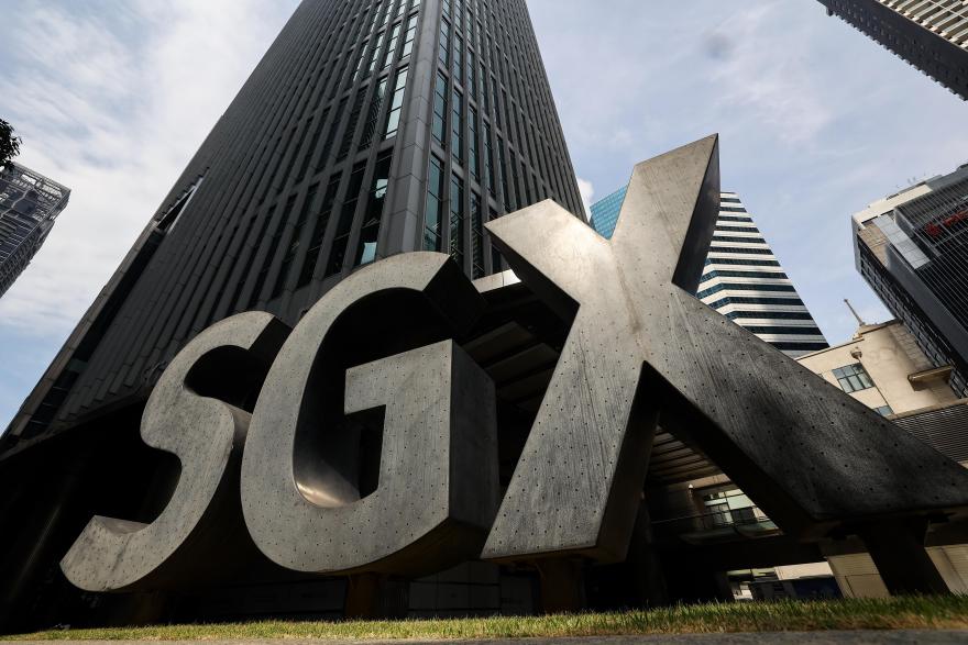 Singapore stocks start week in red; STI down 0.6%