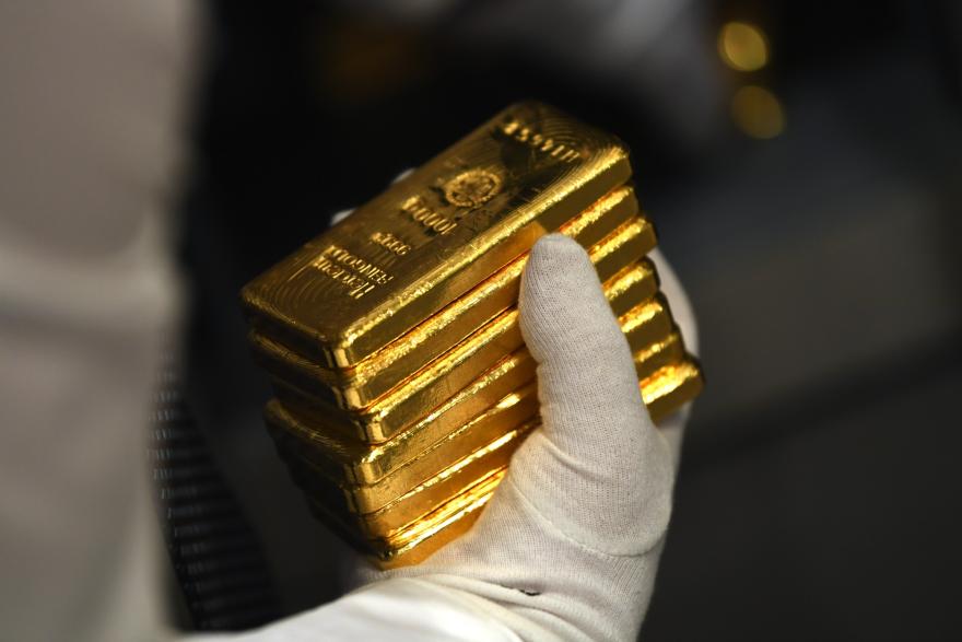 Gold firms on softer dollar, focus on US inflation data Gold firms on softer dollar, focus on US inflation data